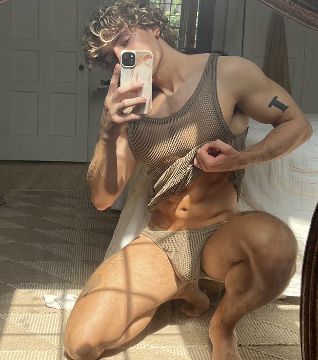 Suntopsolace's tweet image. I got told by someone my bulge looks heavy? Whatever that means, but what do you guys think, does it?