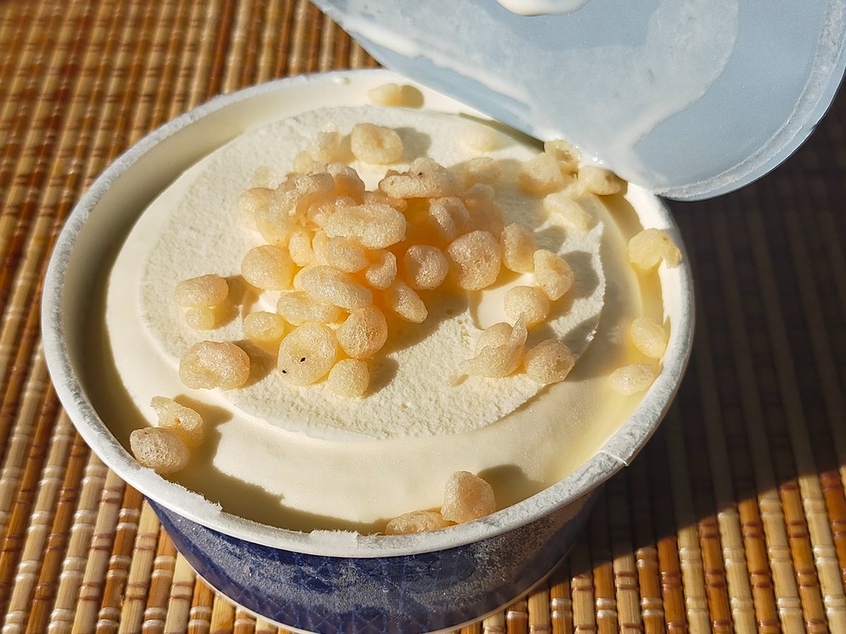 wm48380's tweet image. バニラアイスに天かすを乗せると美味しいってやつ。
MOWのバニラと業スーのえび天かすで試してみた🍦

チートスのチーズ味があったので、これも試してみた。

感想…両方美味かった！😋
チーズとバニラだから相性が良かったのかもしれない。

スーパーカップでもいけるらしい🤔

#MOW
#天かすアイス