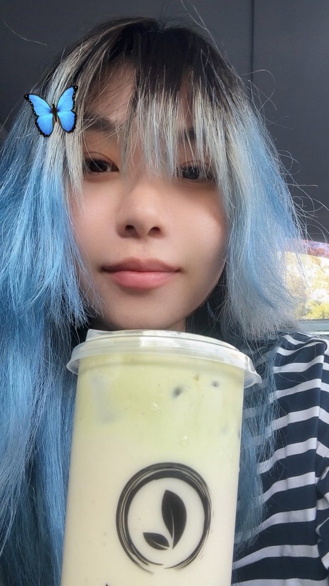 Throwback to when I had blue hair 🦋