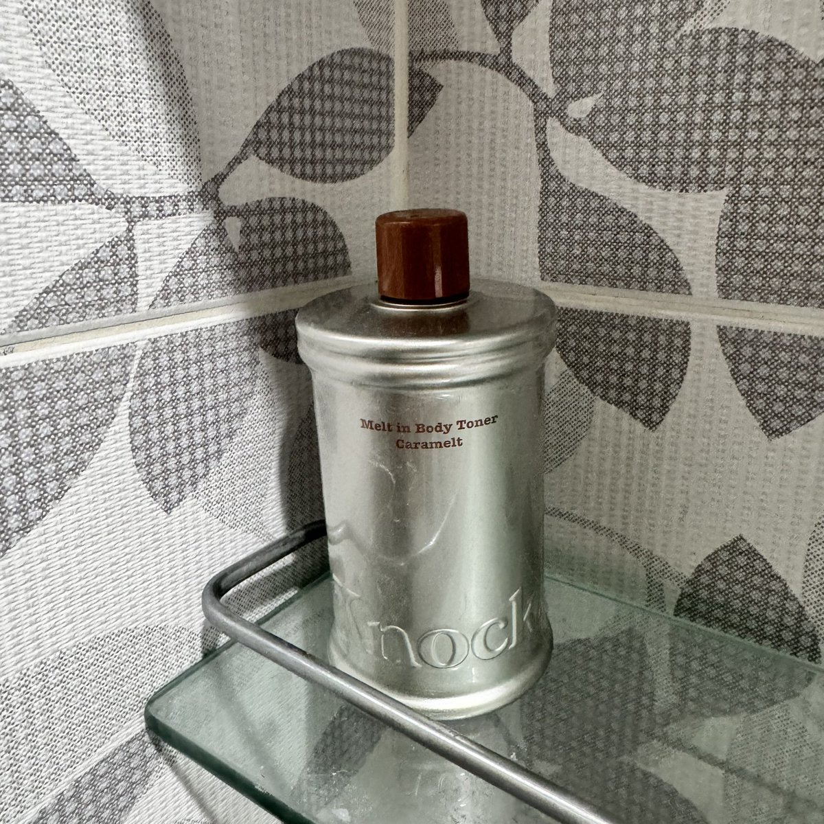 #제품제공 
6.노크 바디토너

올해 신상템중 진짜 칭찬받아야하는 제품
바디제품인데 토너라구? 신기한데 사용하기 너무 좋고
향이 진짜 좋아서 
이거만 바르면 다들 나보고 달달한 향이 난다고 좋아함
샤워하고 바로 발라야해서 화장실에 놓음ㅋㅋ