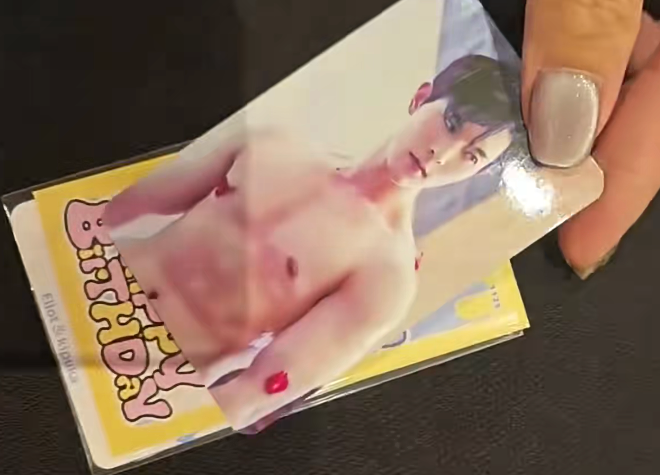 the fanmade photocard that makes both xingqiu stunned in the new vlog lmfaooo 🤣🥵

front side vs back side