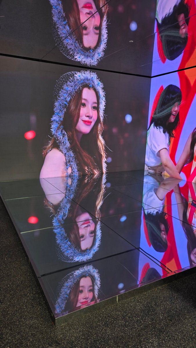 Jihyo_212's tweet photo. 원스를 홀리게 만드는 사나 생일카페 
너무 예쁜거같아요.
진짜루. 
#WARMEST_DECEMBER
#트와이스 #TWICE #사나 #SANA #サナ https://t.co/QcKsuAr195
