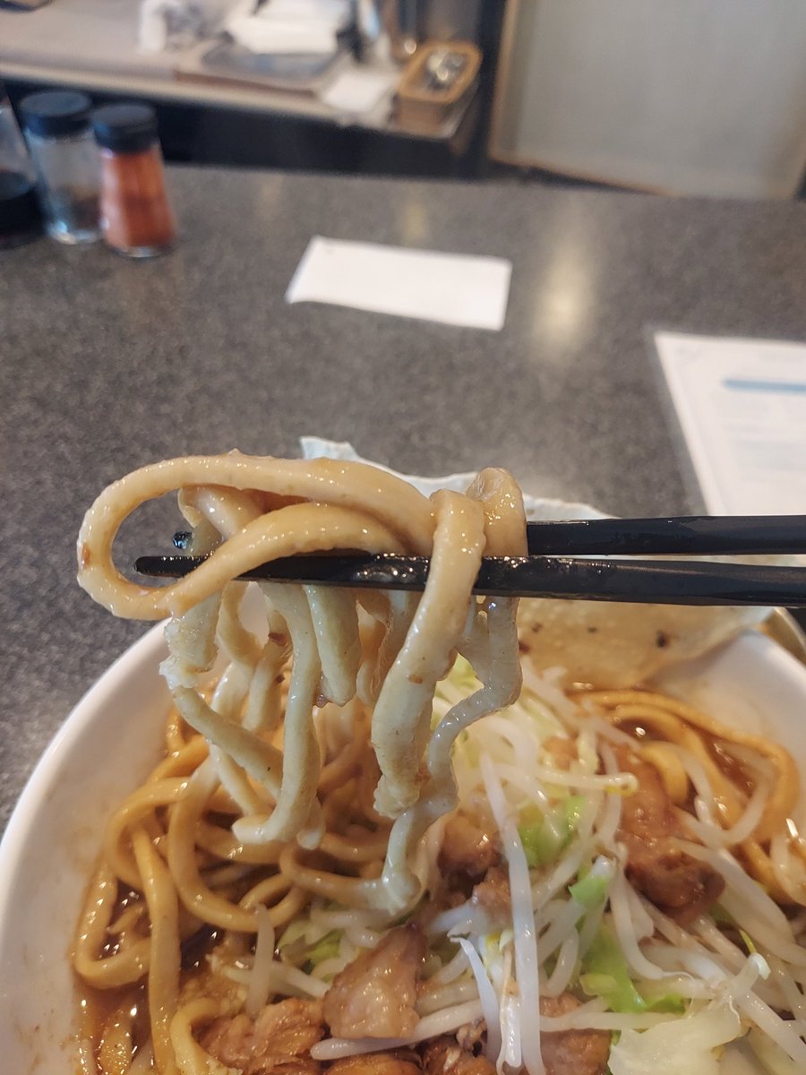 ttstera's tweet photo. 年末ラーメン🍜🤗小田原早川の蓮爾系と言えばHasuna‼️😁ぶっとい麺をカレーセットで美味しく頂きました🎵😋今年の〆ラーメンはコレ‼️と決めてましたので🤣
年内はもうラーメンは行かない‼️多分…🤪
#Hasuna
#蓮爾系
#二郎系 https://t.co/uxKMWxu7Ij