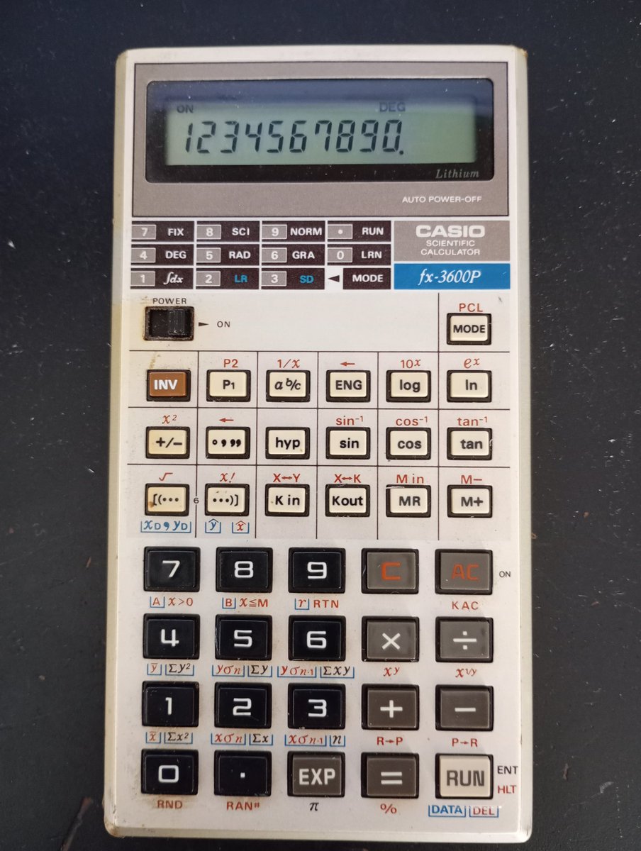 _level_'s tweet photo. 大掃除で引き出しを整理していたら学生時代に購入した関数電卓CASIO fx-3600Pが出てきた。40数年前のものだがまだまだ現役で動作する。すごいぞカシオ！
電池は何度か交換済み。生協でお値段数千円だったと思うが貧乏学生にはそれなりの出費。十分元は取ったかな。 https://t.co/gtoepvixmv