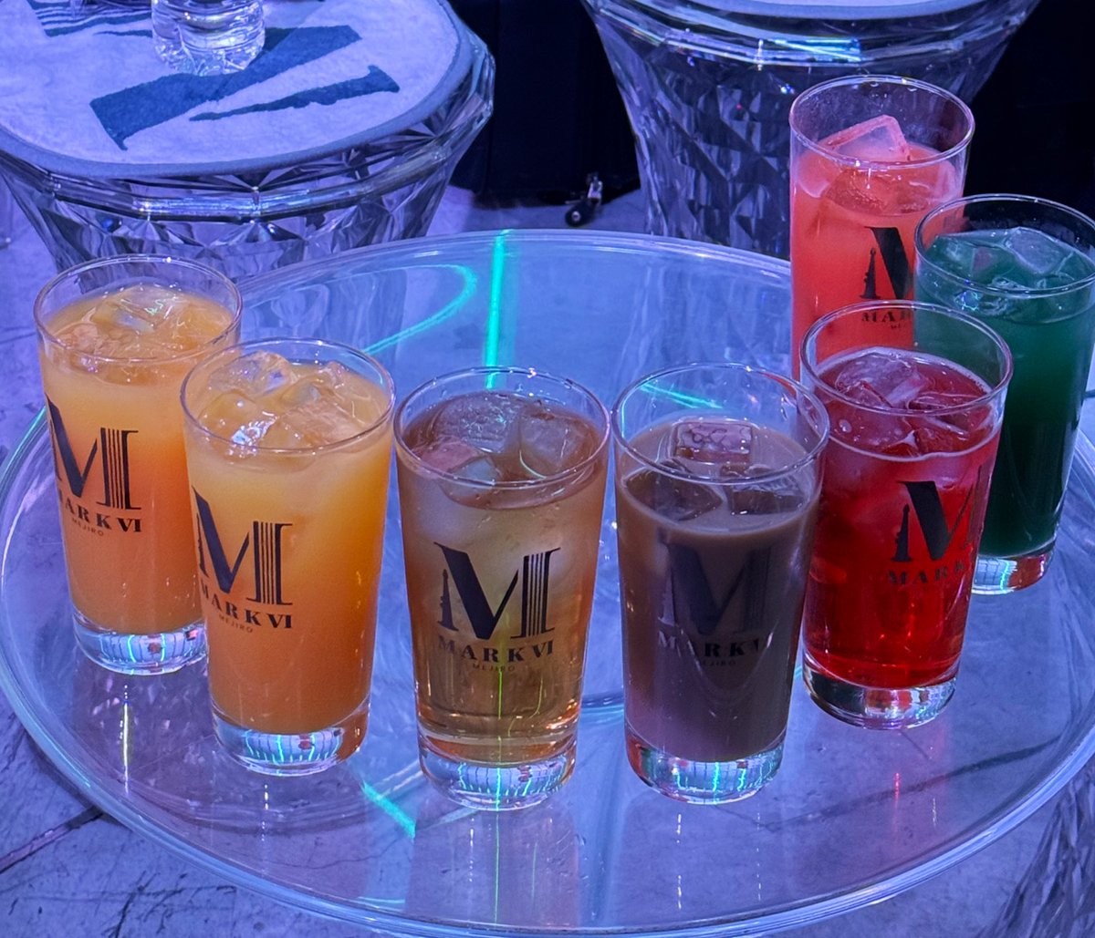 12ma_ri10's tweet image. 🎉年末配信🎉〜2025大忘年会スペシャル〜
身体全体に伝わる爆音、最高だた！過去一の近さw
毎回思うが連符や高低音をサラッと吹けてしまう…やっぱプロってすげー
づかタコス、揚げ物大臣の揚げ物、オリジナルカクテルもめちゃウマで！
楽しすぎたおー

#WindWorks