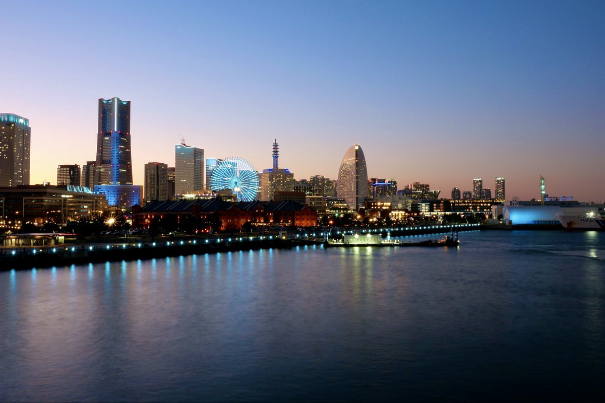luke_2go's tweet photo. Blue moment in Yokohama https://t.co/0EI1DI5y8J