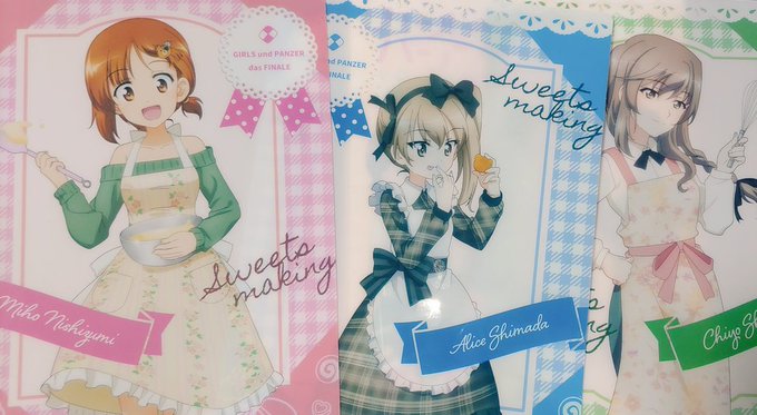 映画館の物販で売ってたミニ下敷き(全8種ランダム)を4枚買う。 みほか愛里寿来い!…と思ってたワイ、大勝利w #ガルパン
