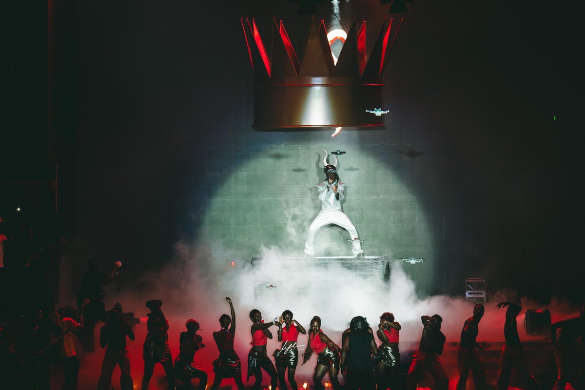 BhimDefender00's tweet photo. Dancehall King/ Afrodancehall Pele ? African Giant? Yes. But beyond the titles—he's simply the GREATEST OF ALL TIME. 🐐 Period.💯@stonebwoy 

#TorcherEP 
#BHIMFEST25 
#BhimFestAt10 
#Bhimvibez 
#STONEBWOY🐐 https://t.co/2QPP9begsg