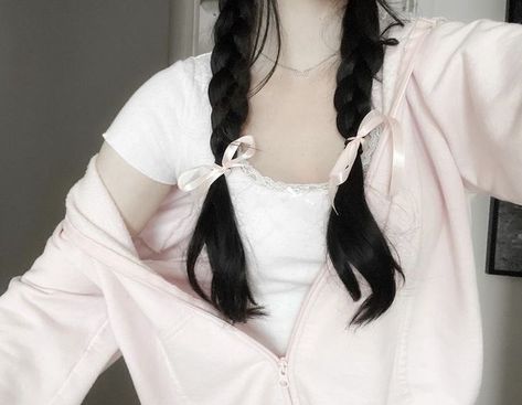 https0630's tweet image. trancinhas nenecas para dormir a noite inteirinha feitas pelo meu irmãozinho lindo
nota 10 para o cabeleleiro!!!