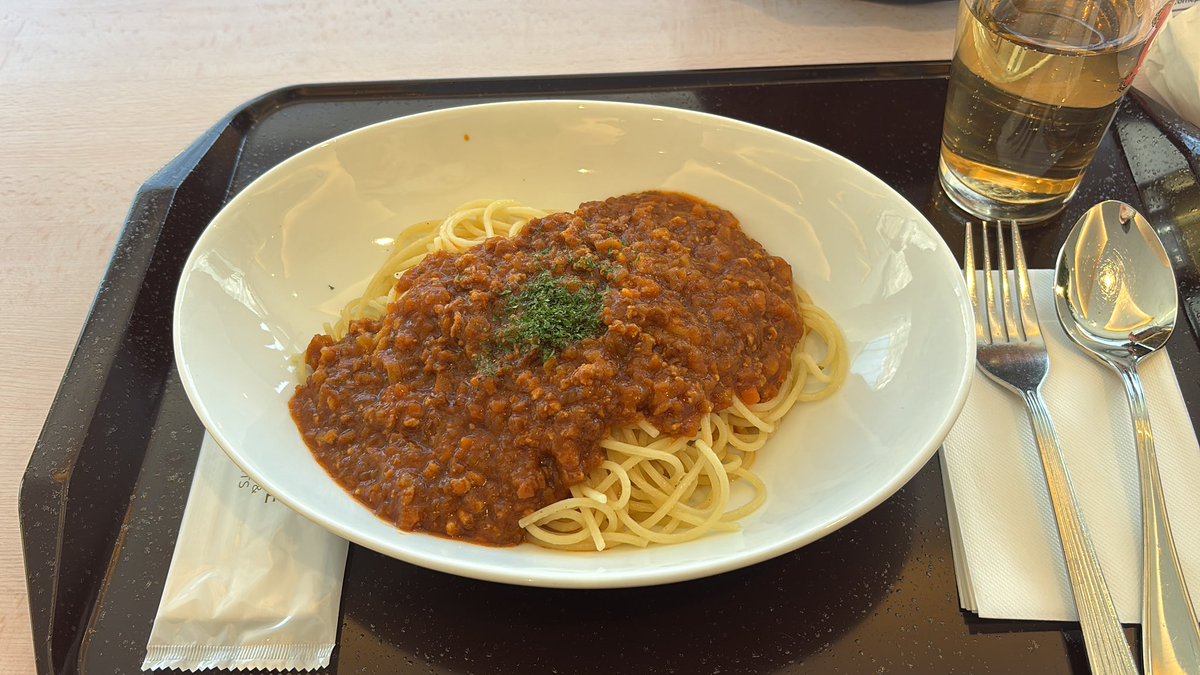 今シーズン初アゼリアいただきます🙏
懐かしのミートソースが復活🍝