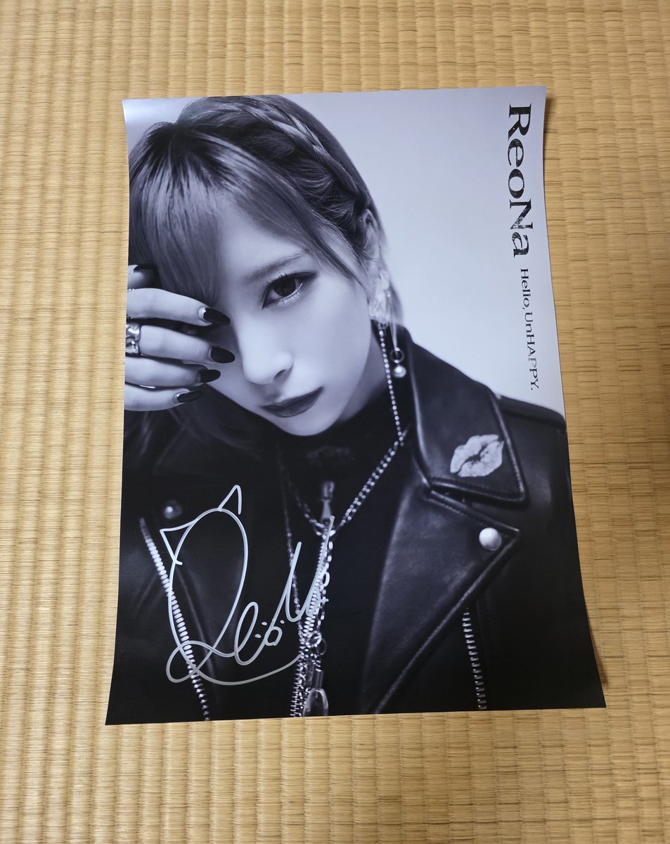 ReoNaさんより、2026年のカレンダーとサイン入りポスターをいただき