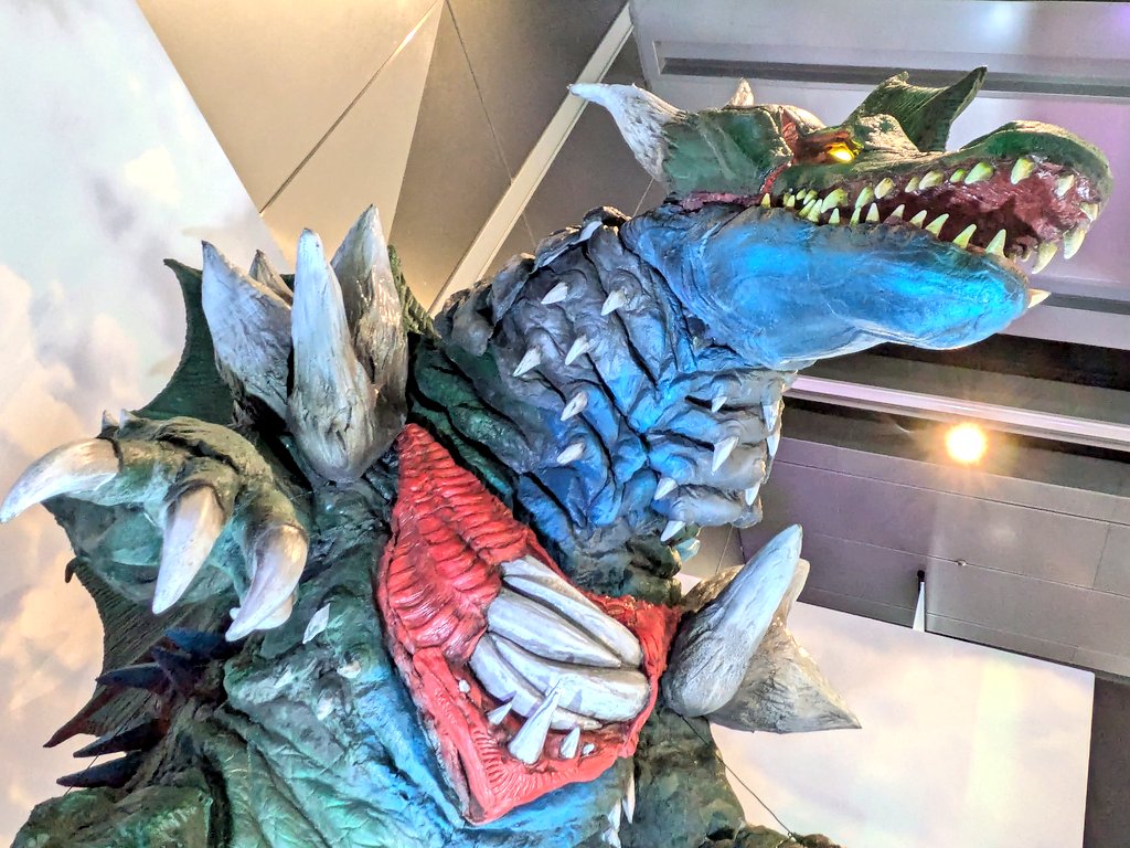 会場に到着ー！ ステージに入る前に、福島県出現の怪獣ガイリュウガ