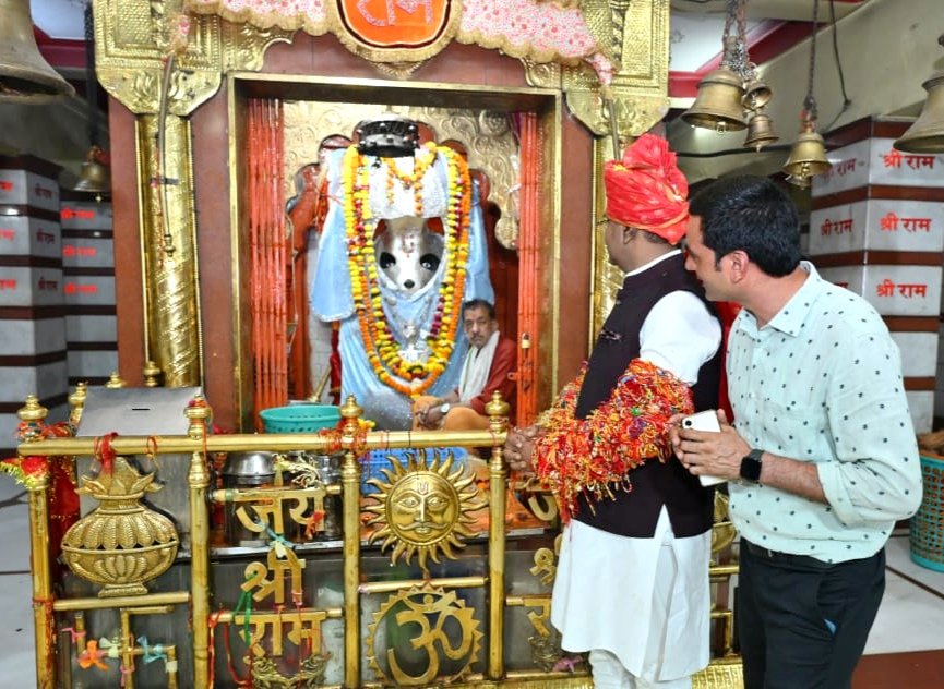 ऐसे. श्री हनुमान भक्त श्री  @ Vishvas Kailash Sarang  जी भैया जी को जन्मदिन की बहुत-बहुत बधाई हो..🎂🎂💐💐🙏🏼
