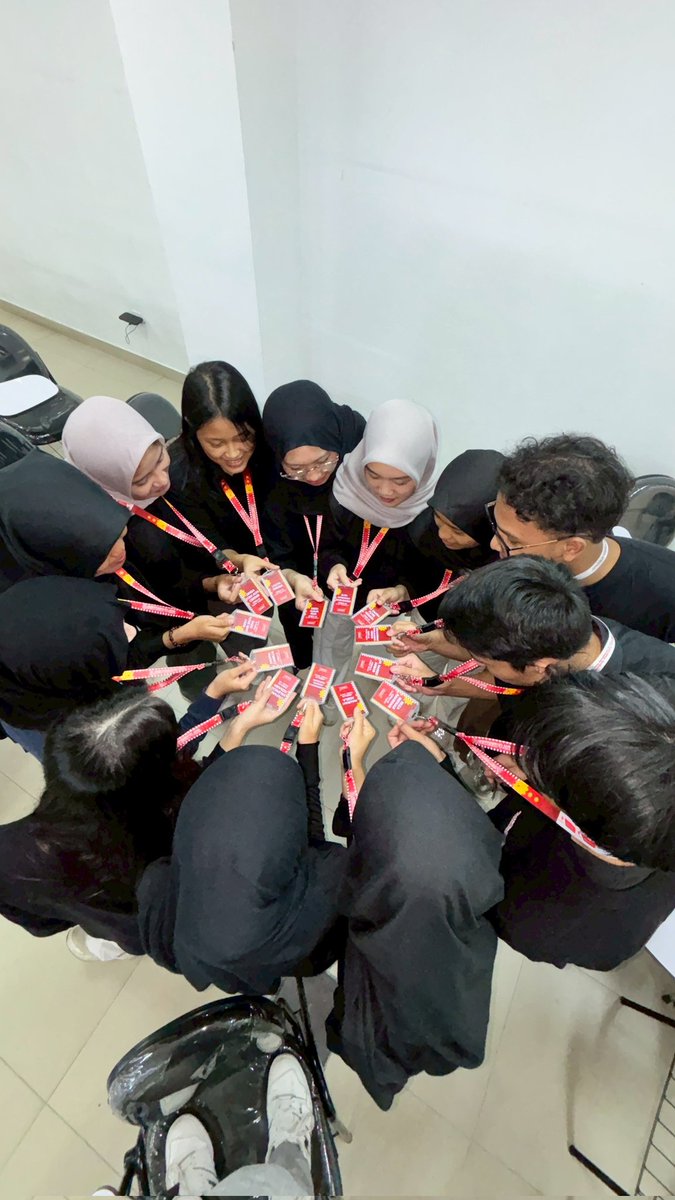 raqeeela's tweet image. sounds too good to be true tp cimsa will forever be my first-love organisation where i met ppl yg (idk why) otomatis sefrekuensi 💗💗💗💗

jadii, kapan giliran kalian #JatuhCIMSA 😝💗