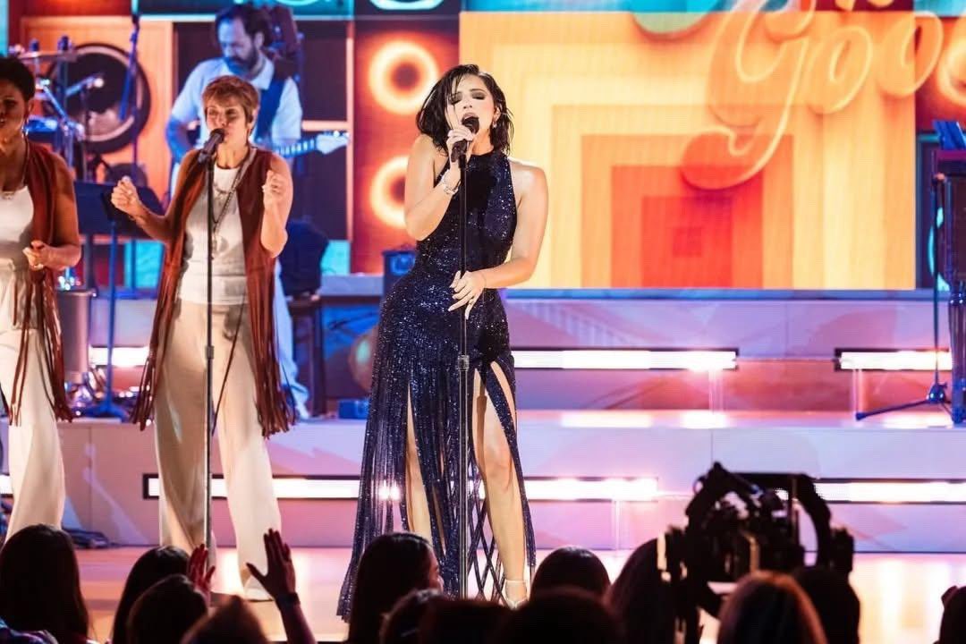 Una Estrella 🌟 the best of the night! <a href="/RecordingAcad/">GRAMMYS</a>