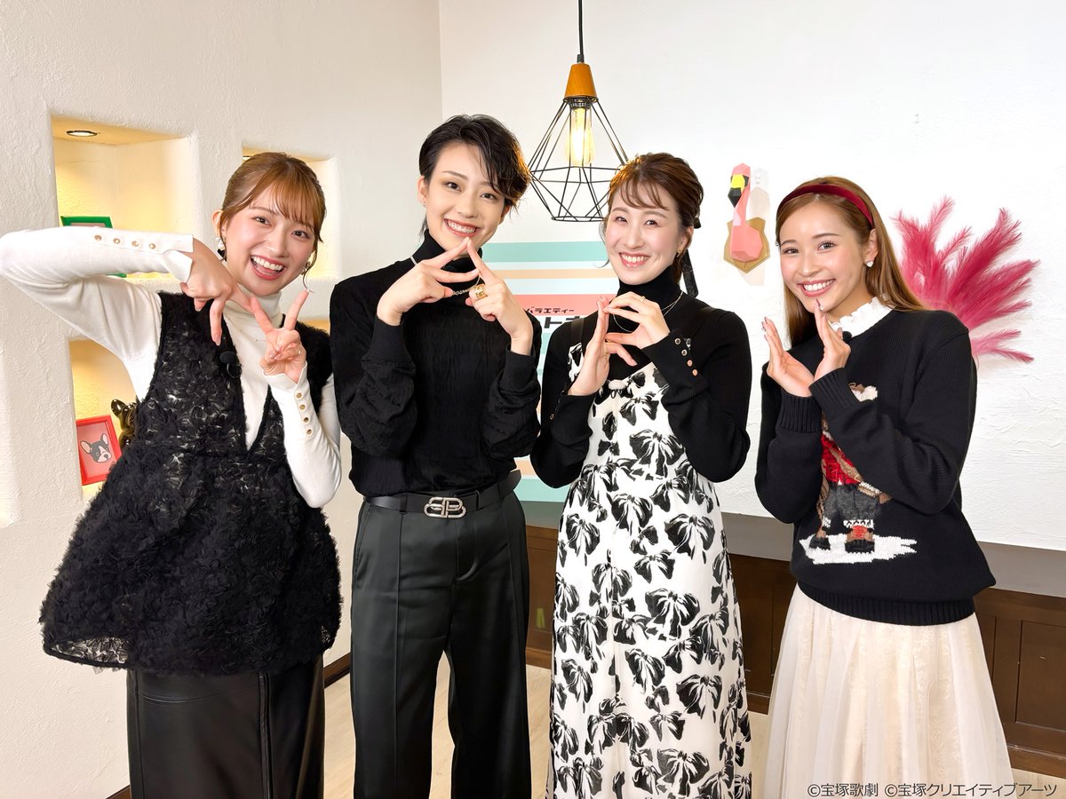 skystage_info's tweet image. ◤トークバラエティー「ヒトトナリ！」＃ 27～宙組 泉堂成 Part 1～◢
＼明日、1月2日(金)19:45から初回放送！／
1月からの「ヒトトナリ！」は、泉堂成が登場✨MCの小春乃さよと、ゲストの美星帆那、風羽咲季が、娘役ならではの視点から、その魅力的な「人となり」をご紹介。どうぞお楽しみに❣️