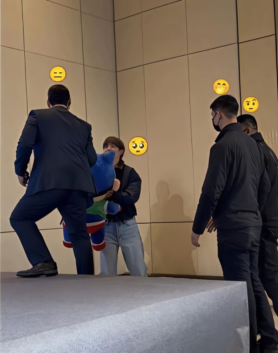 scoupshot's tweet image. he’s just a 30 yo child 🥹