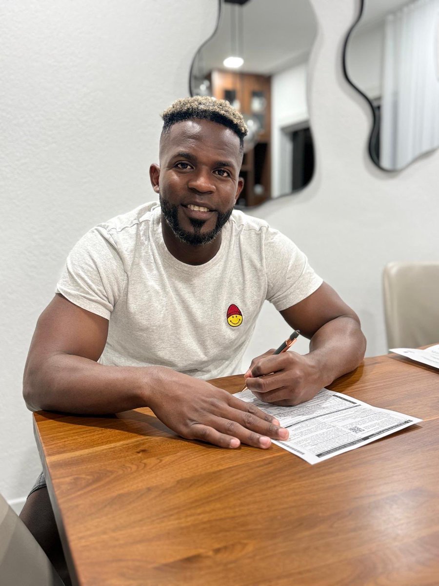 SSG랜더스가 29일 외국인 투수 미치 화이트와 총액 120만 달러, 타자 기예르모 에레디아와 총액 130만 달러에 재계약을 맺었습니다.