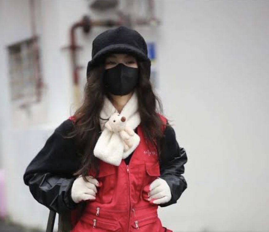 luenacore's tweet image. The girl, whose contract HYBE and ADOR have now unilaterally terminated is, at this very moment, is doing charity work.

She may not even be fully aware of the full scope of what has been done to her by ADOR and HYBE. She's simply spending her time helping others, offering her…