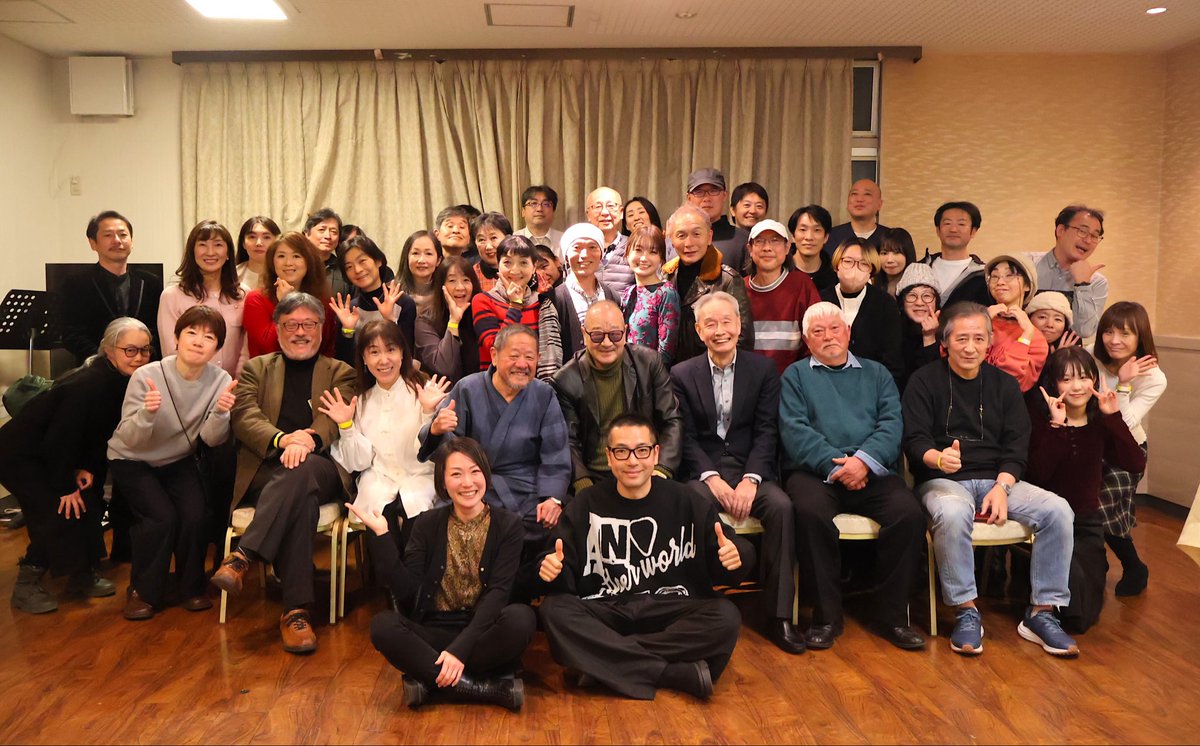 日本演出者協会恒例の大忘年会が開催されました。

同じ現場にはならない、演出家同時の貴重な交流の場です。

本年も関係各所、皆様のご協力により活動を行う事が出来ました。心より感謝申し上げます。

ありがとうございました。
