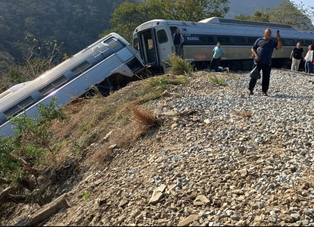 Lamentablemente 13 personas murieron en el descarrilamiento del tren Interoceánico,  la corrupción también mata.
