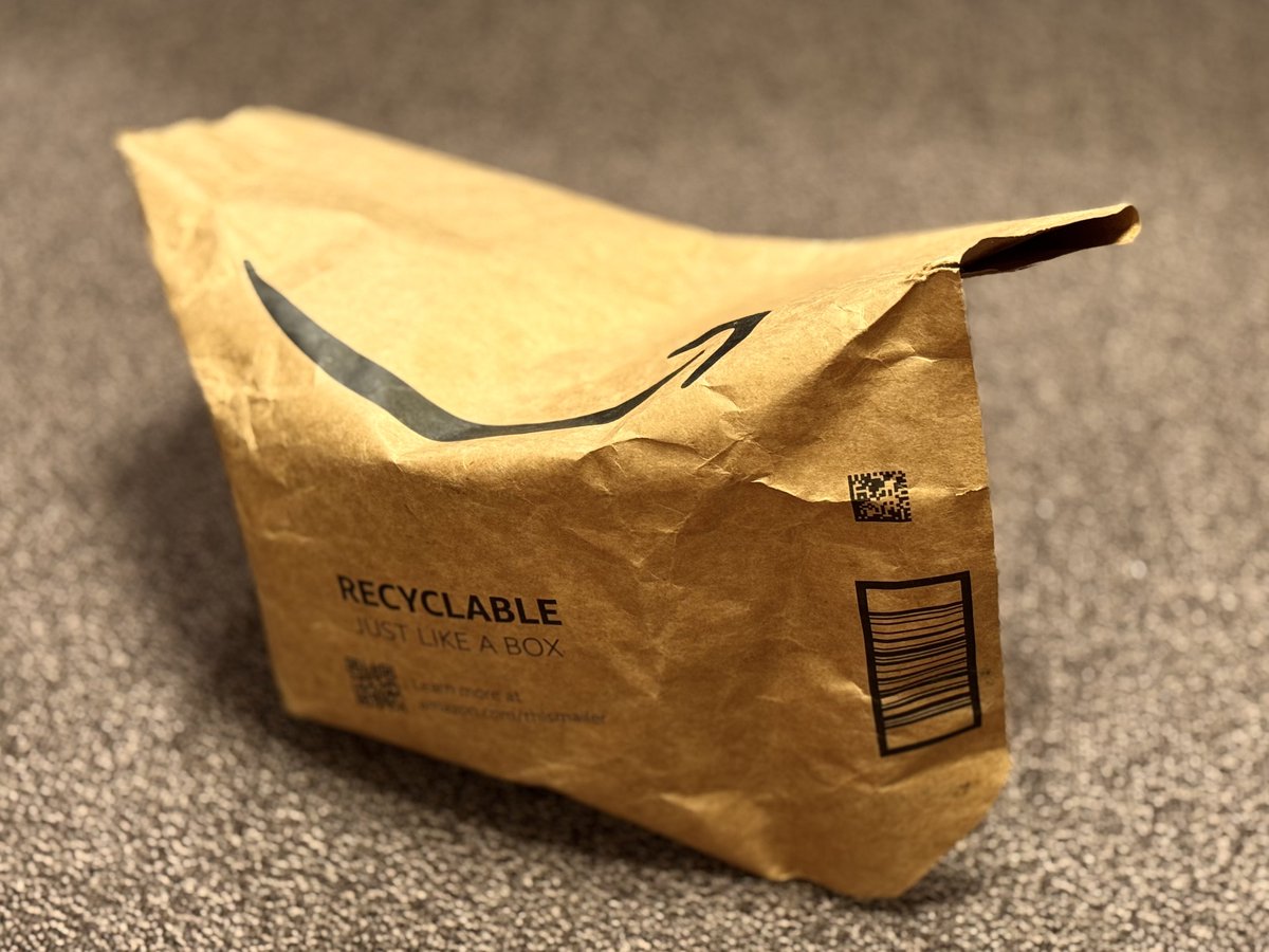 パソコン竹林さん アメリカ人は紙袋でPCパーツ送ってくる民族。