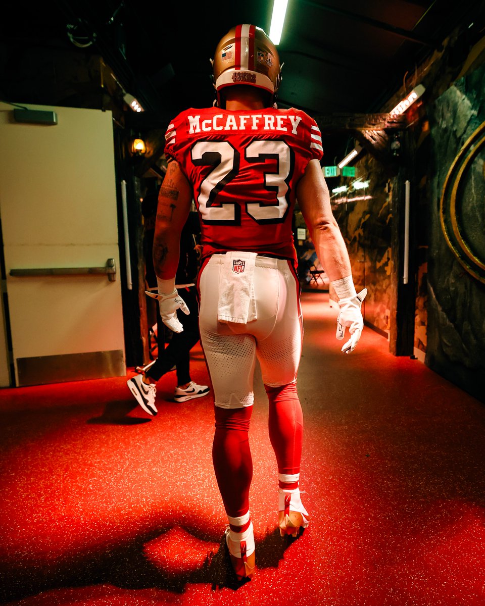 49ers's tweet image. Hey Siri, define "Aura" ✨