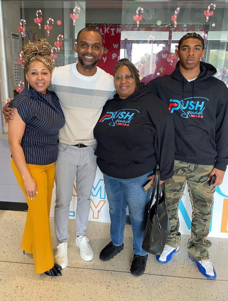 MaizeWarrenJr's tweet image. It's always a joy when my online family comes in town to worship with us.

#pushsquad 💪🏾 @tanethiawarren