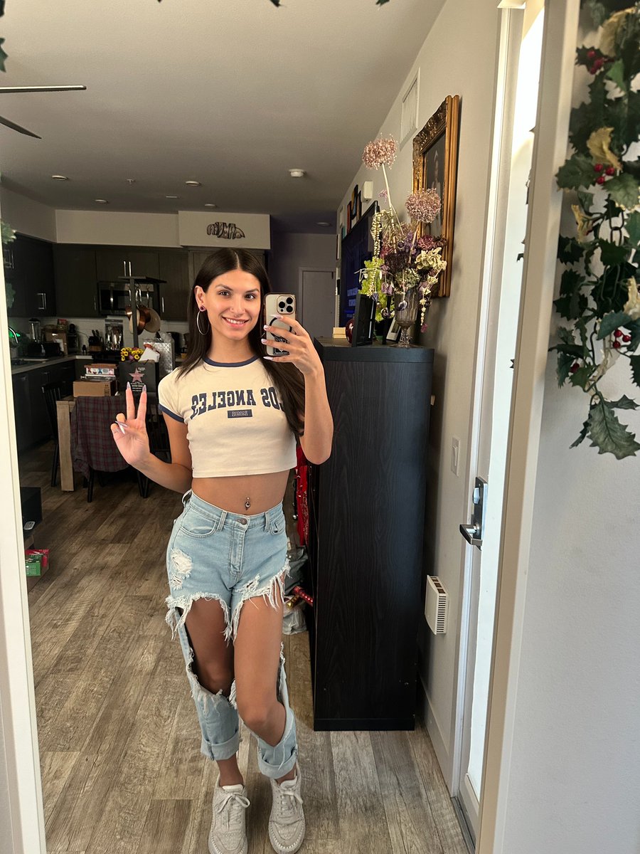 Transmistres's tweet photo. Do I look pretty? https://t.co/9LoyyPkboW