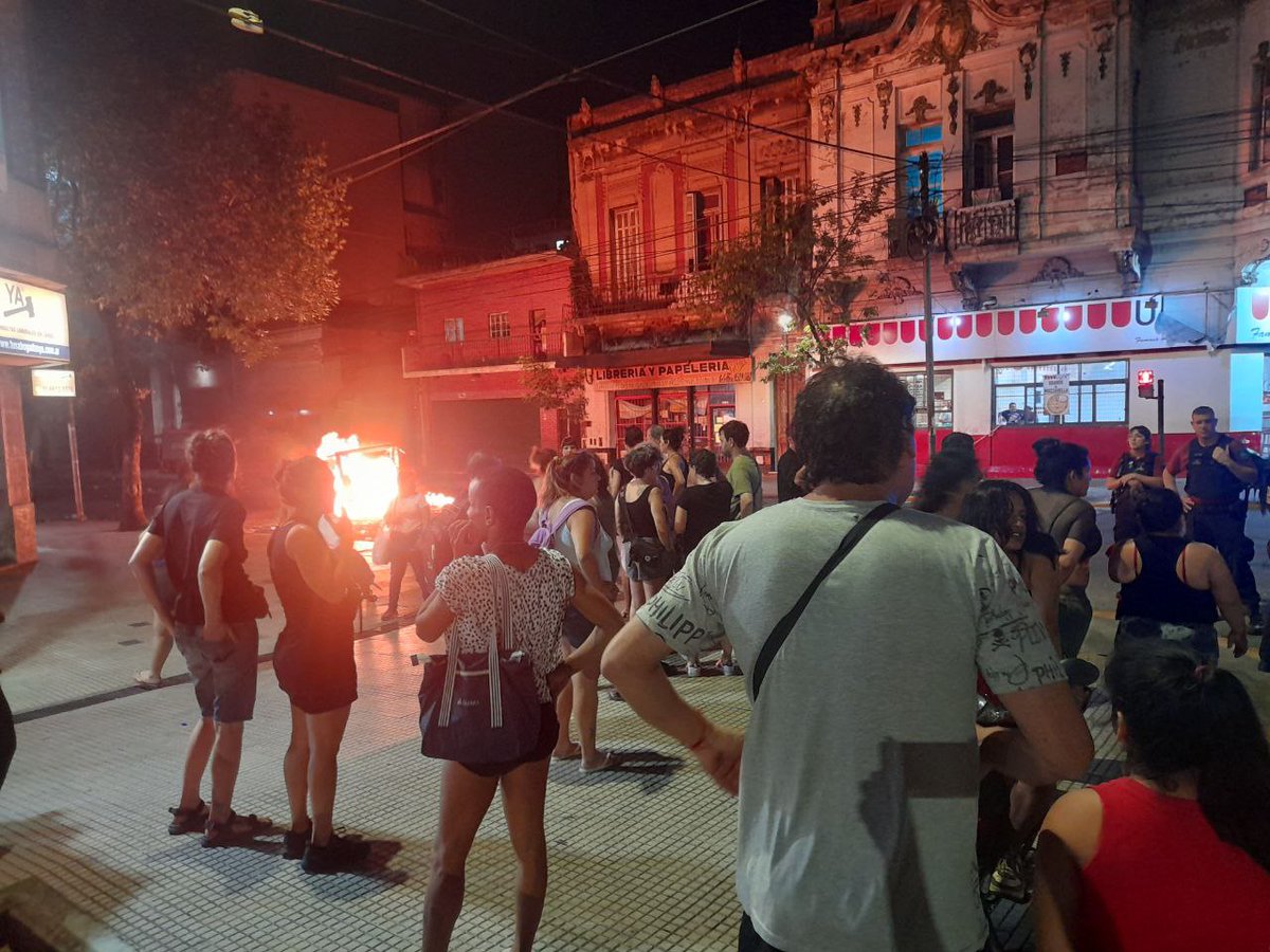 CORREPI's tweet photo. Otro caso de gatillo fácil en CABA

En el barrio de Constitución, la policía de la ciudad disparó a un hombre en situación de calle. Se encuentra herido de gravedad.
La policía es violencia en las calles. https://t.co/Rs49KGdD51