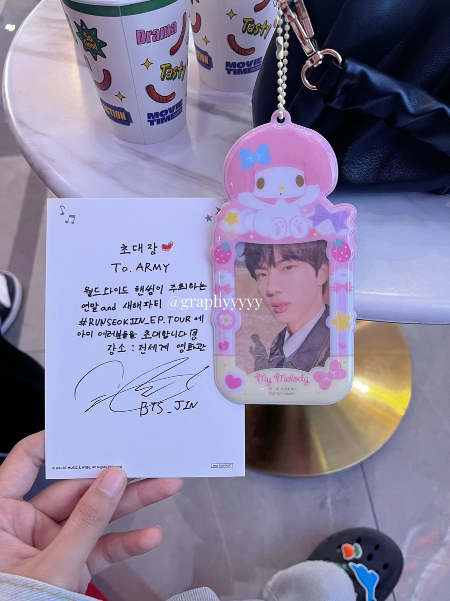graphyyyyy's tweet photo. สดใสแบบนี้ตลอดไปเลยนะ!🌟🐟💗 
#RUNSEOKJIN_epTOUR_Movie
#RUNSEOKJIN_epTOUR_THEMOVIE https://t.co/dM23f29qxz