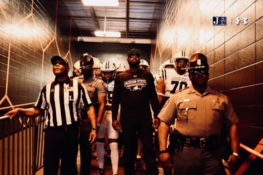 mzzvebos's tweet photo. @AbeDaActor @CoachRBethea Congratulations on THEE Offer! #GuardTheeYard #Play4TC https://t.co/OgHM8FdEnt