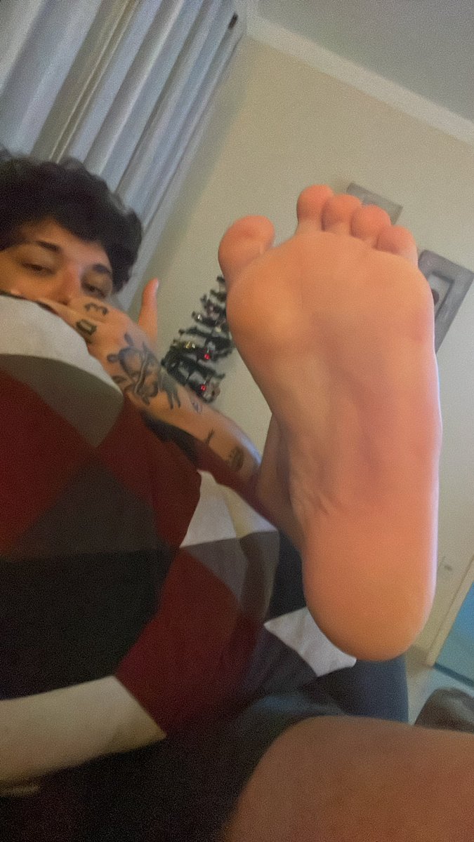 AlphaMatoss's tweet image. ficou hipnotizado otario?

#footfetish #malefeet #findom #piesmasculinos #piesdehombre #menfeet   #cashmaster #cashslave