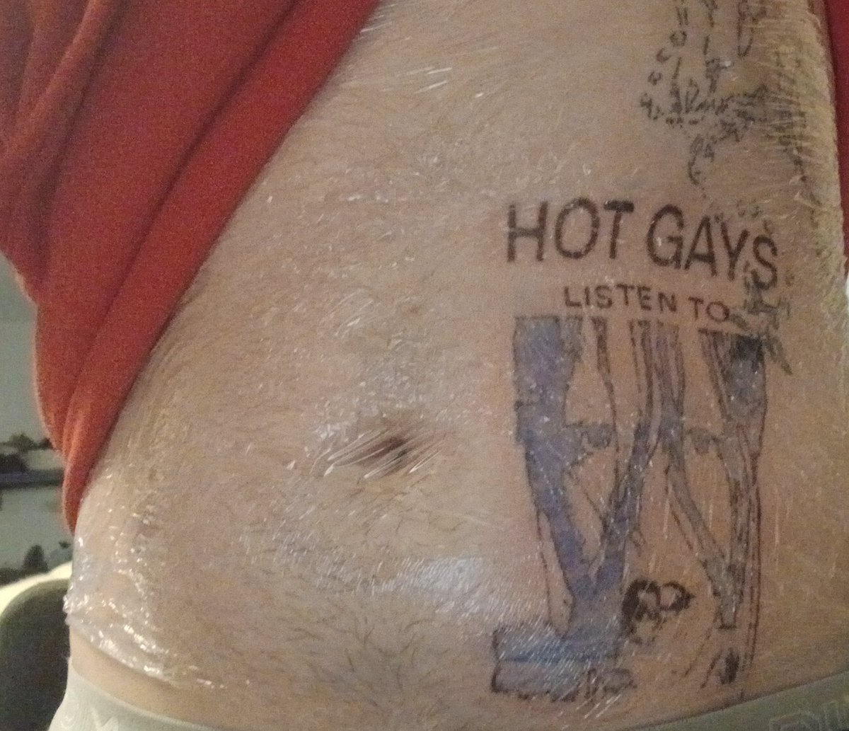 k0rek0's tweet photo. tummy reveal + tatu en proceso https://t.co/0QfxFpSrpp