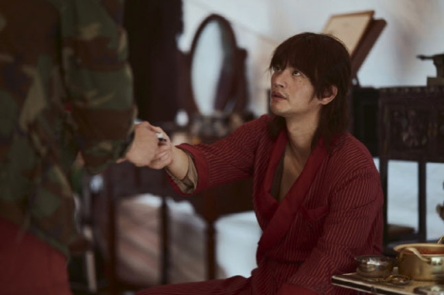 [#NEWS] 
'보이' 서인국, 독보적 빌런...절대악 모자장수 활약

▶️naver.me/FoINlCLz

#서인국 #SeoInGuk #ソ・イングク 
#영화 #보이 #BOY #모자장수 
#스토리제이컴퍼니 #Storyjcompany