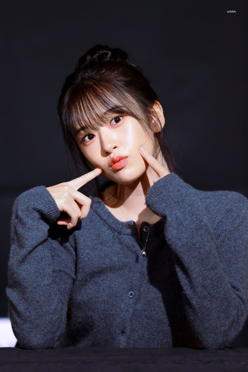 wgmm0304's tweet image. 251228 반갑반갑 👋😚 #IVE #아이브 #アイヴ #ANYUJIN #안유진 #ユジン