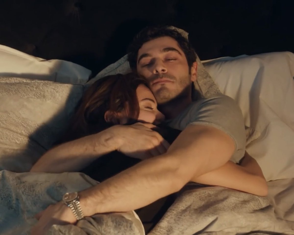 اخ فرق الأحجام ينهيني  ليه نايمين عنه