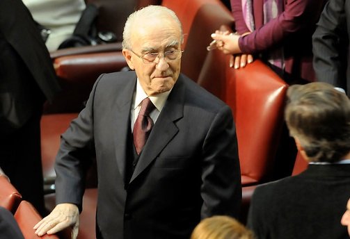 aprachile's tweet image. ⚫Falleció Santiago Sinclair Oyaneder – Q.E.P.D.

Hoy despedimos al general Santiago Sinclair Oyaneder (1927–2025), quien dedicó casi un siglo al servicio de la Patria y tuvo un rol clave en la conducción estratégica del Ejército de Chile.
Fue vicecomandante en Jefe del Ejército,…