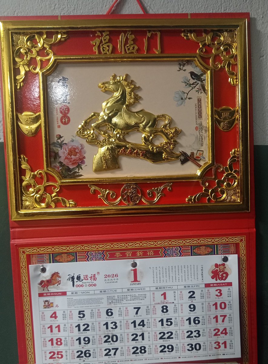 El calendario tan bonito que me regaló Jenny, ahora anda brava, que dice que va a cerrar la libreta y no hay más fia'o. Que vayan a pedirle fia'o al McDonald's 🤣🤣🤣