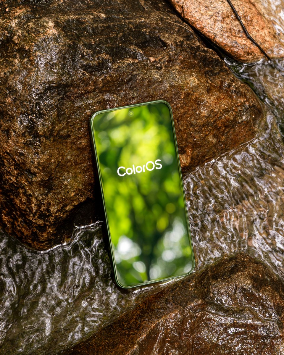 OPPOIndonesia's tweet image. Terik siang bukan masalah. ☀️
Di bawah cahaya terang, layar #OPPOColorOS16 tetap jernih dan nyaman dilihat.

#MoreColorEveryMonth