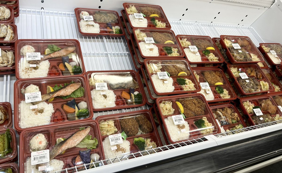 I was happy to see some sales #Fujiya Japanese grocery store yesterday. I go there with the intention to just pickup a couple of items like their #bento that is made on site. But I always walk out with 1 or 2 bags of yummy food 😂 #japanesefood #Vancouver