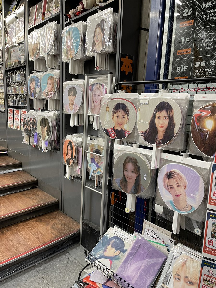 💜K-POP💜】 K-POP公式トレカ・公式グッズを販売🥳💫 推し活の際はぜひ