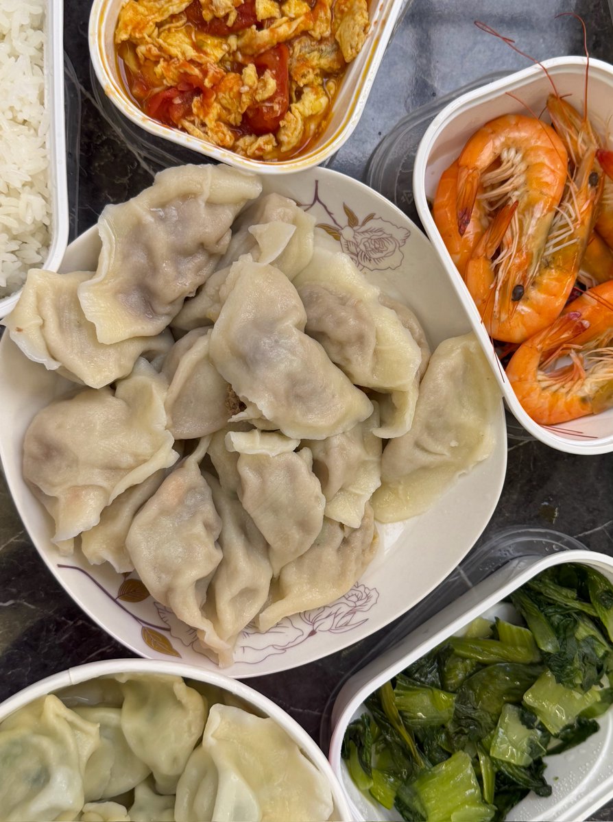 wildpawsitive's tweet image. ㅤㅤ

ㅤㅤ   ╰⪼𝘒𝘰𝘮𝘱𝘭𝘦𝘬𝘴 𝘚𝘪𝘦𝘳𝘳𝘢 𝘝𝘪𝘴𝘵𝘢      
ㅤㅤ ㅤ• 08:15 ωιв  
ㅤㅤㅤ  Pagi-pagi sudah dikirim makanan sama Mama.  
ㅤㅤ
ㅤㅤㅤㅤ