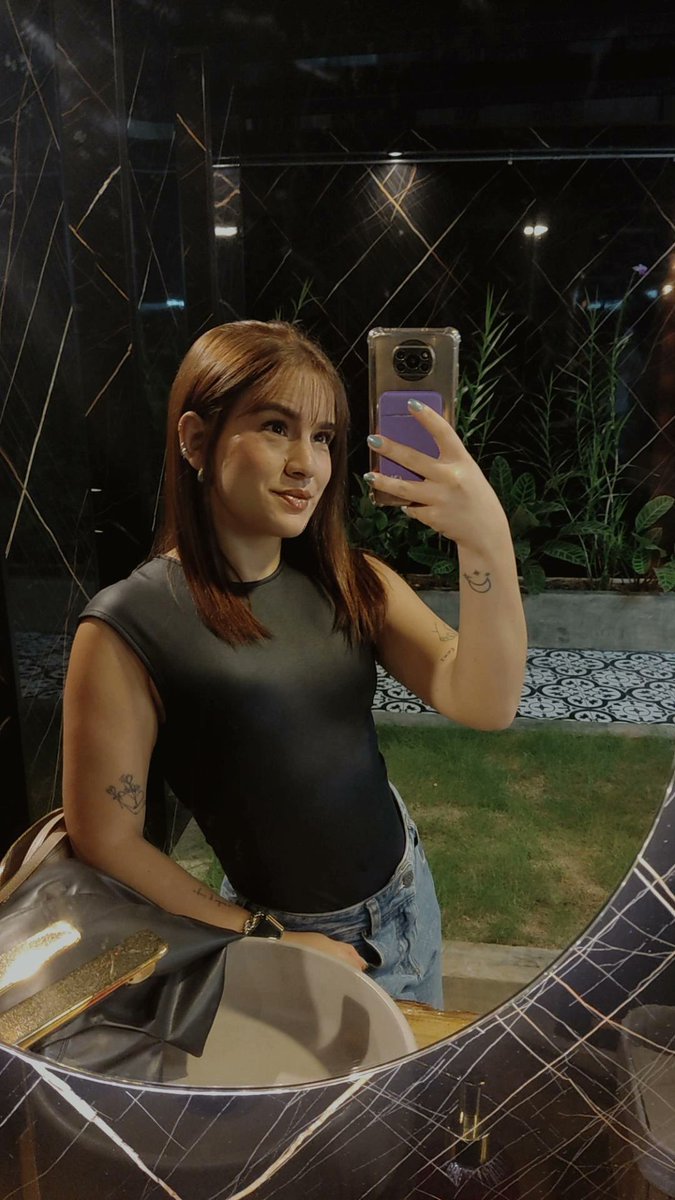 __ConTilde's tweet photo. Ella JAMÁS se hubiera imaginado que un año después, estaría haciendo maletas para pasar fin de año con el novio, los suegros y la Mamá. 
2025 me diste tanto... 💛 https://t.co/2HxRubgiic