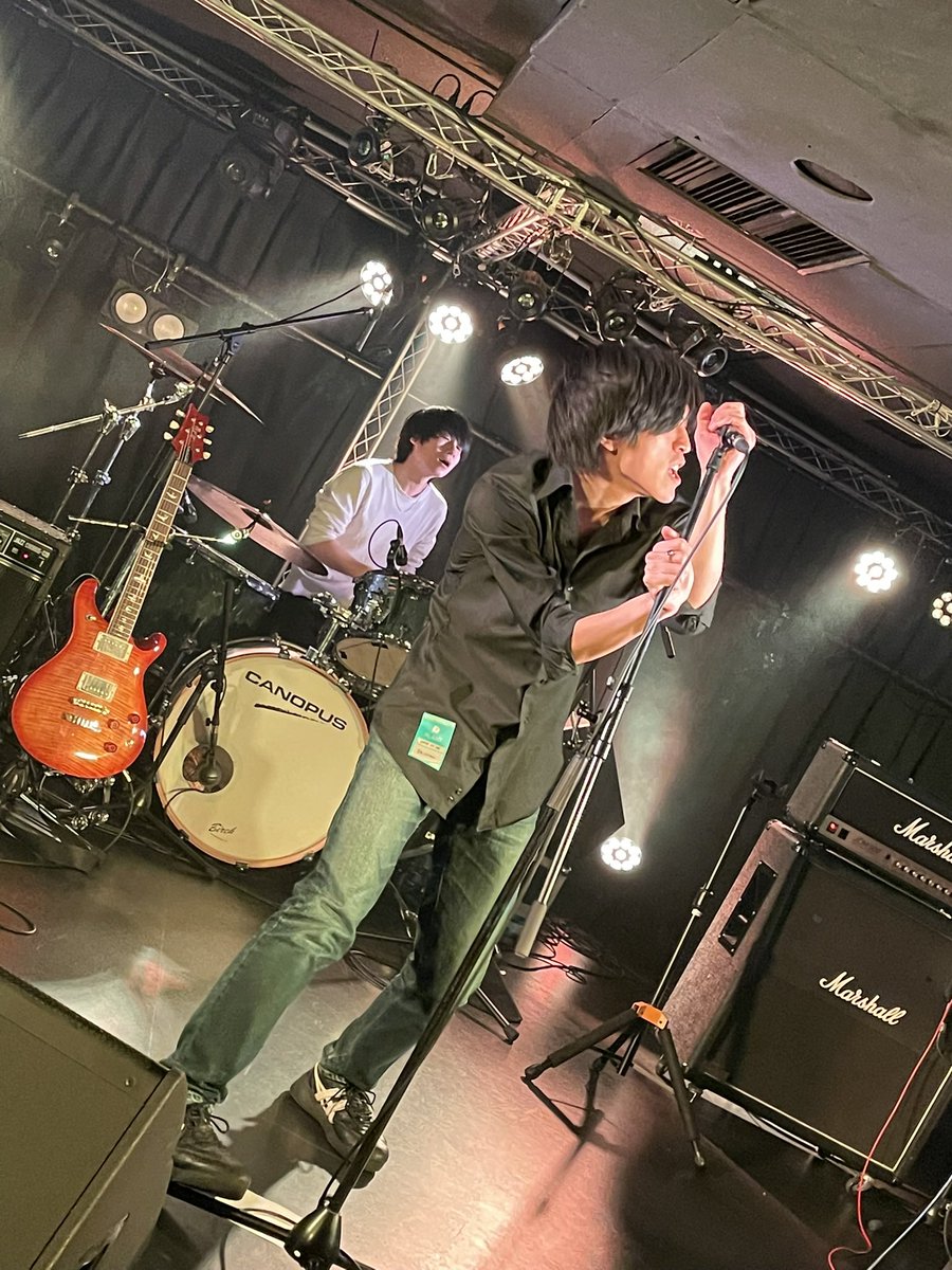 S_akumatoso_kyo's tweet photo. 実際は全バンド見てたわけでないので「ずっとPLANTにいた人」なだけ。
#PLANT大忘年会2025 のトッパーは #DrCrow れおちゃん可愛い可愛い可愛い…りゅうきちゃん、また左利きトークしましょうw
もーー大好き💕 #凶の休日 https://t.co/AklYtmRU3F