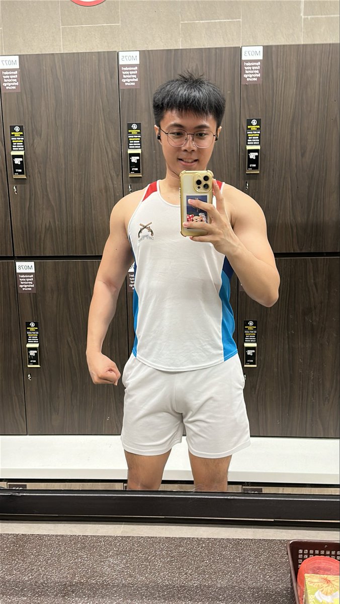jsreboot's tweet photo. so happy with the massive gains, a lot of my friends told me I’m alot bigger irl now hehe. 😊😊 https://t.co/ixsPRo2qeI