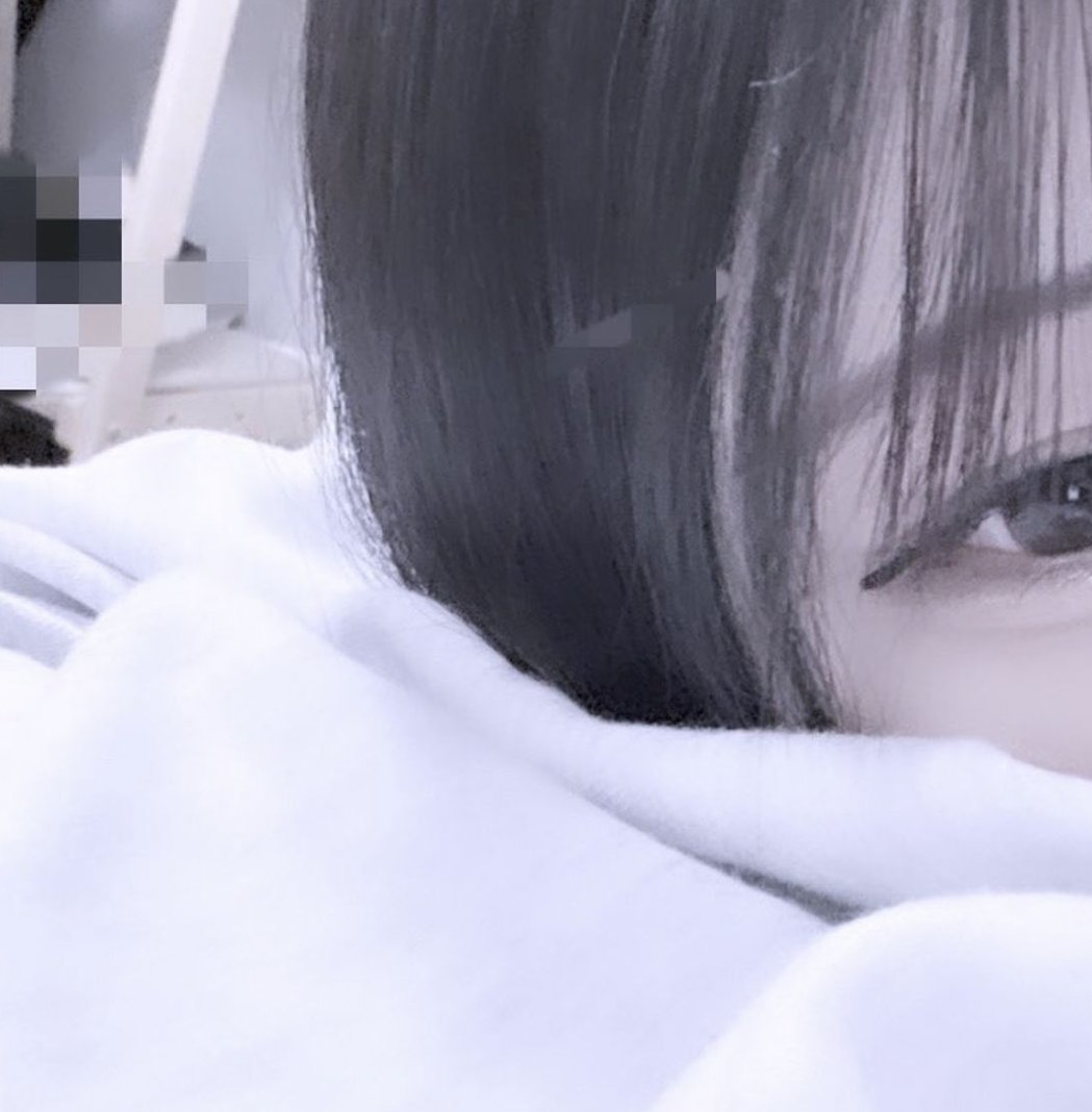 DrivingLaura's tweet image. 2556円の服買った
迷ったけどいい買い物☀️ 🍲