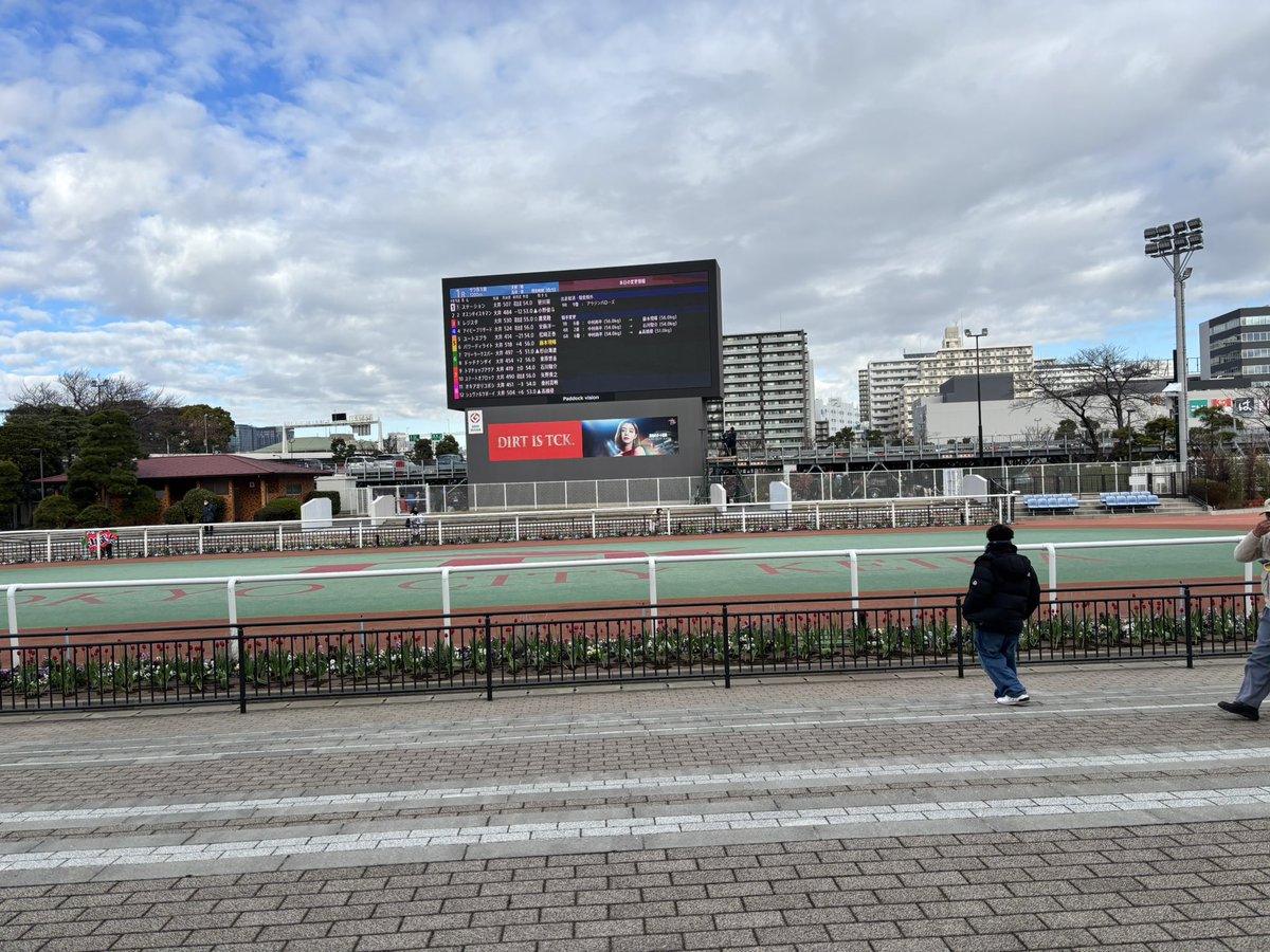 ROF_open's tweet photo. やって来ました大井競馬場。もしや中山より広いのでは？ https://t.co/WTTLwHhvKr