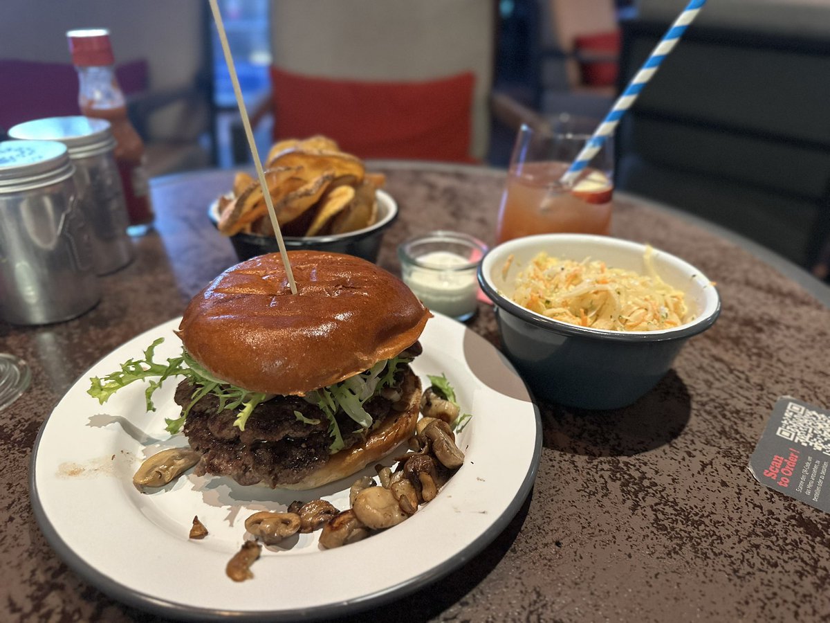 literallyjuste's tweet image. And!! Some really good food