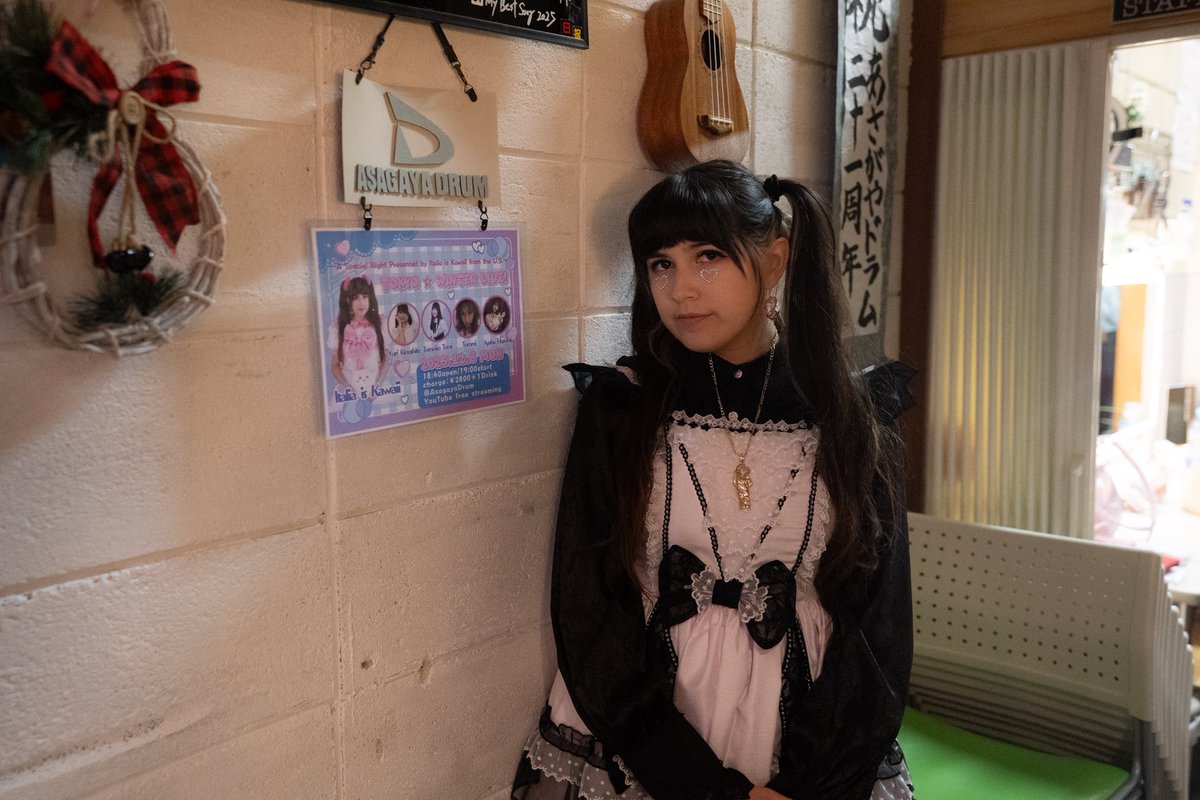 italia182's tweet photo. Tokyo ☆ Winter Live! @asagayadrum ❄️ 

My second live in Japan was a success ⭐️ Everyone was welcoming and I really appreciated all the drinks and gifts. I’ll never forget this night 🩷

Until next time 🥹 #kaigaiidol #956rgv https://t.co/kAjDMo2o4K